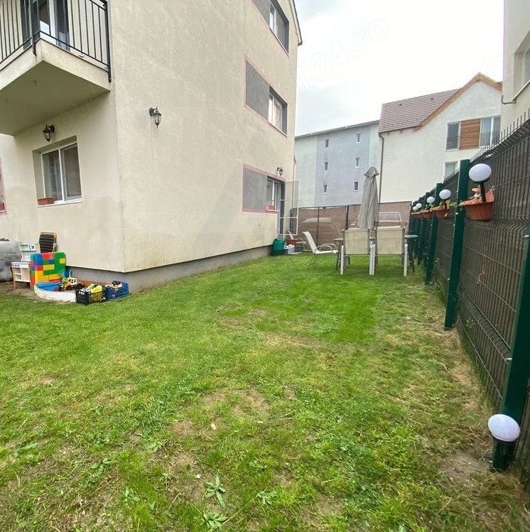 Apartament 3 camere cu curte proprie de 74 mp Șelimbăr zona Triajului - Poză 3