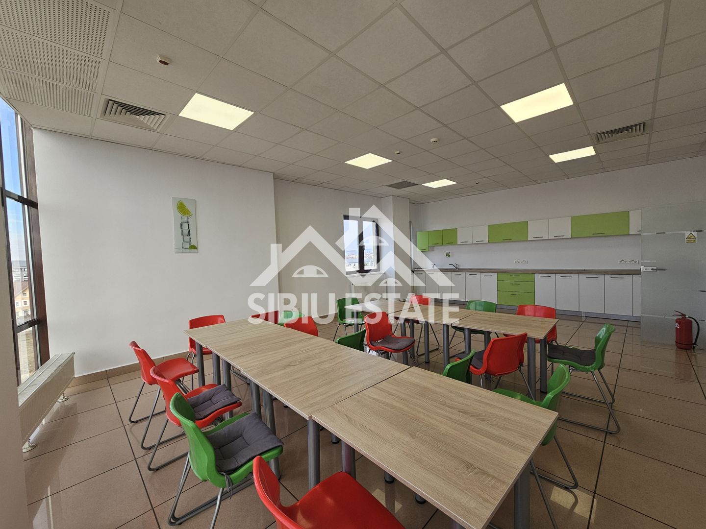 Spatiu de birouri de inchriat locatie centrala si vizibilitate buna - Poză 25