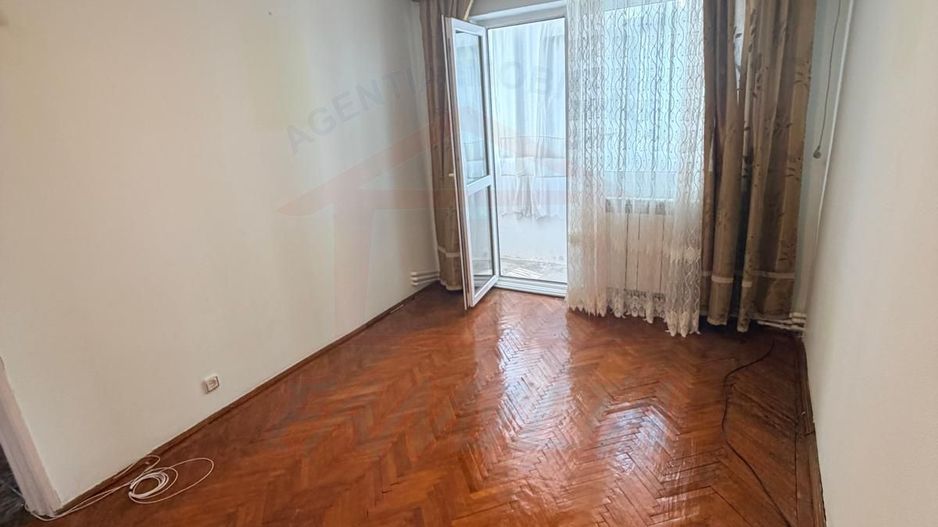 Vanzare apartament cu 4 camere in Micro 13, etaj 3, pret 65 000 euro - Poză 11