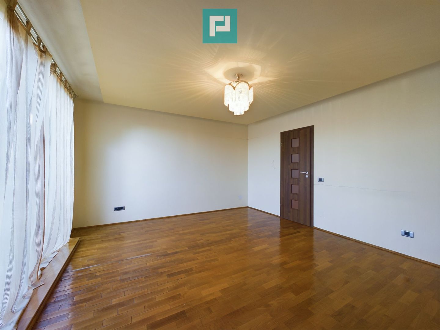 Vilă spațioasă cu 8 camere, Grădiște - Poză 9