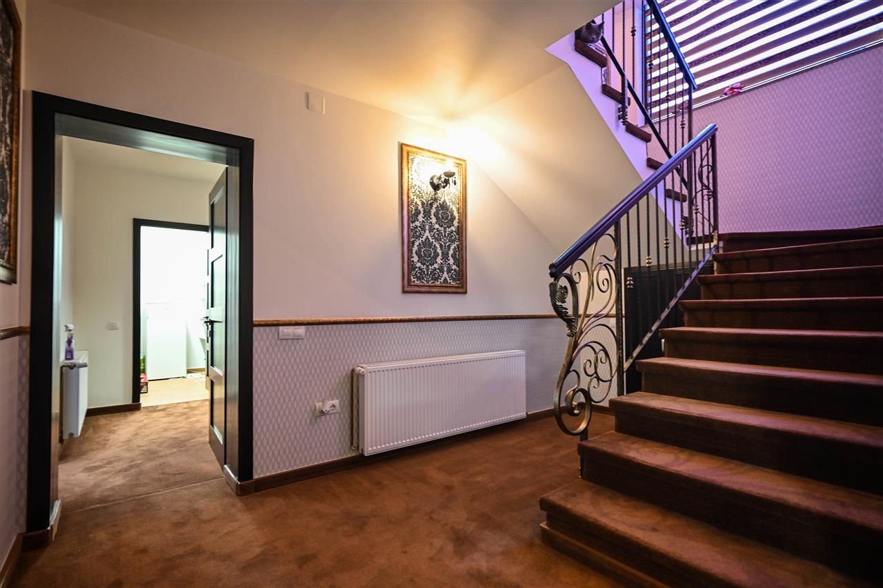 Somptuozitate in stil modern, 2 garaje, 3 terase, totul pe 1.000 mp teren - Poză 55