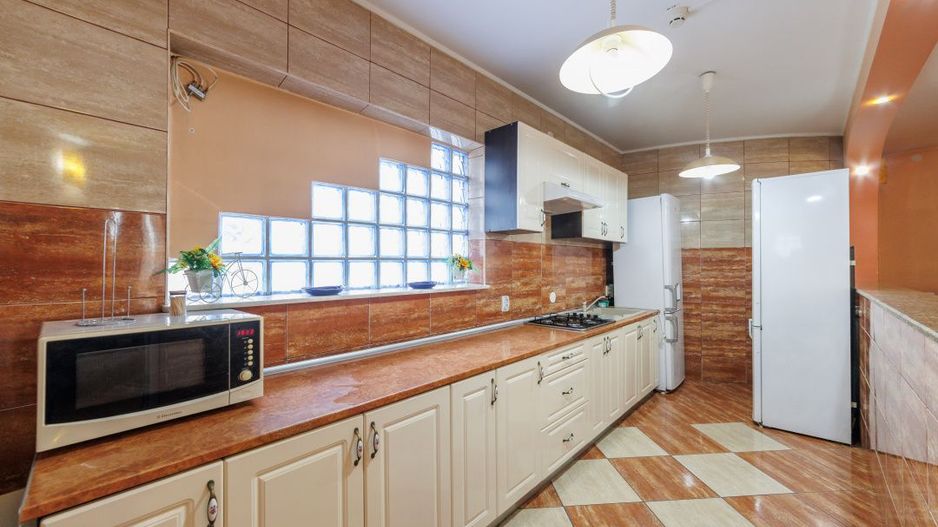 De inchiriat CASA spatioasa si curte proprie Gavana -Alunului - Poză 7