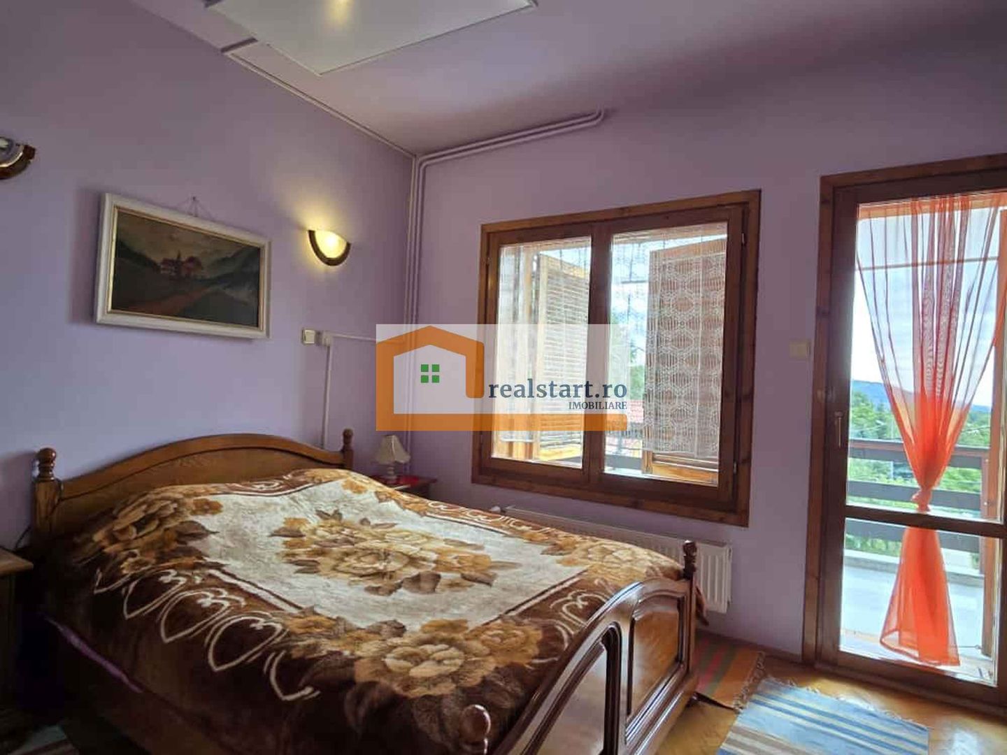 Vedere padure, panouri solare si fotovoltaice, pompa de caldura,  semineu - Poză 24