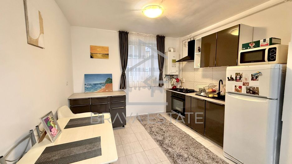 Apartament 3 camere,60 mp, balcon ,parcare, zona Terra,  Floresti - Poză 1