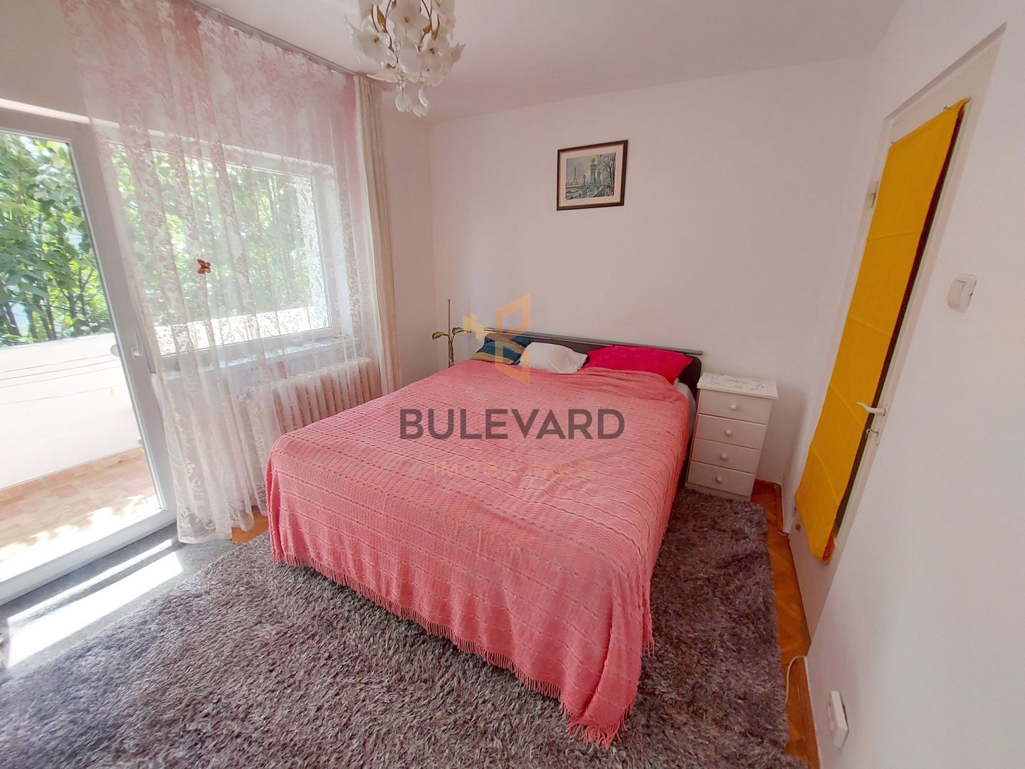 Apartament cu 4 camere decomandate + 2 locuri de parcare! - Poză 2