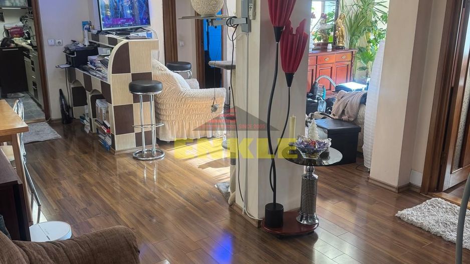 De vanzare apartament cu 3 camere,  zona Liceului Mihai Eminescu - Poză 2