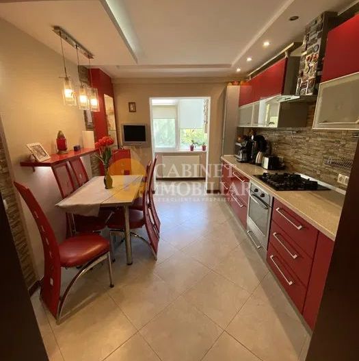 Apartament  3 Camere Decomandat - Et 1 - Bloc 1989 - Poză 2