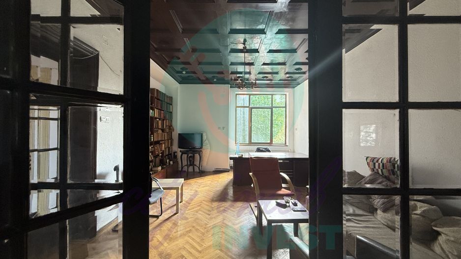 Eleganta, stil si mult potential intr-un apartament interbelic de 3 camere - Poză 3