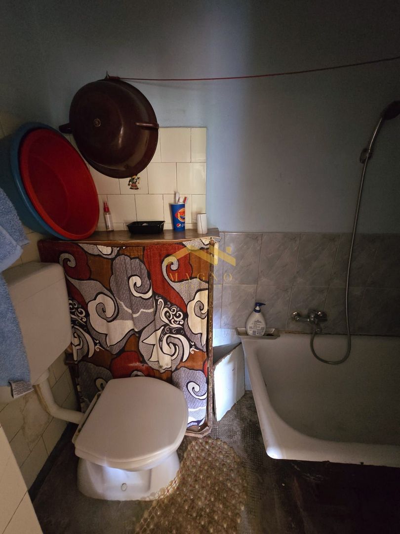 Apartament la casa cu doua camere/ zona Alfa. - Poză 11