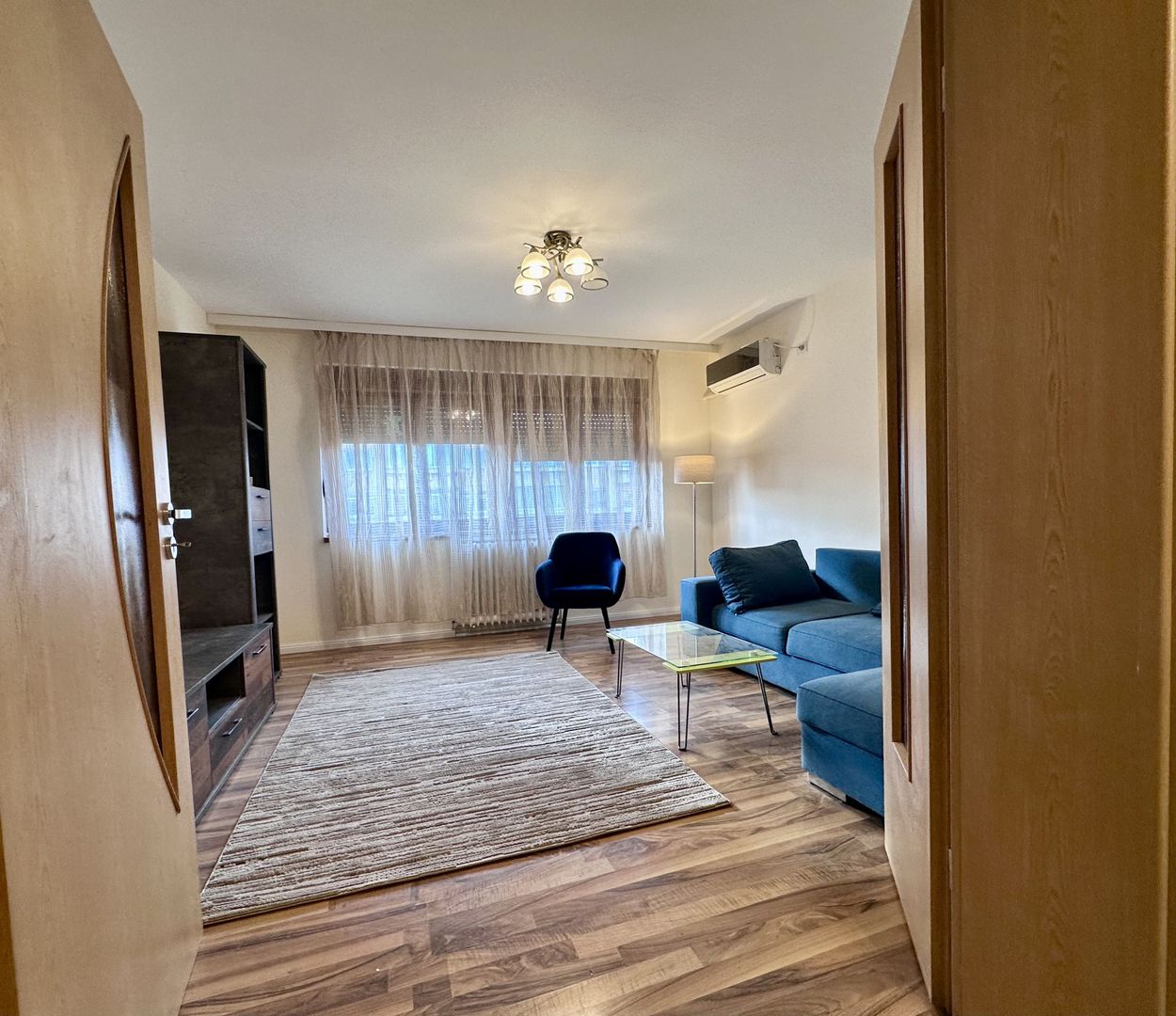 Apartament decomandat 3 camere de închiriat în Piața Bălcescu - Poză 3