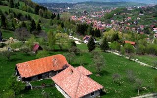 Casă tradițională sat Poarta, comuna Bran teren 1000 mp - Poză 3