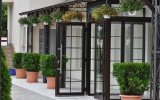 Complex Turistic | Cazare Salon Evenimente Terenuri Sport - Poză 1