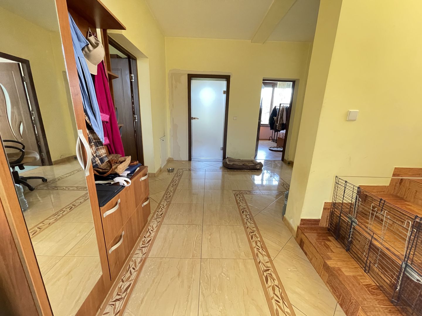 Casa spațioasă  P+1E,526 mp teren-strada liniștită. - Poză 3