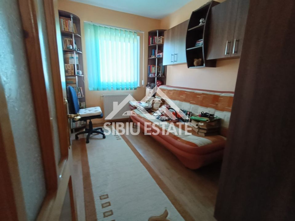 Apartament de vanzare cu 3 camere, decomandat -55 mp. balcon, pivnita - Poză 19