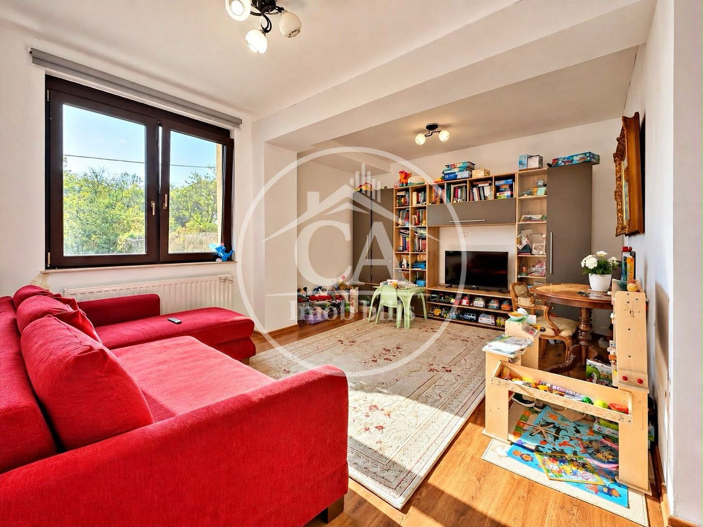 Casa de inchiriat cu 3 camere in zona Dealuri, Oradea. - Poză 1
