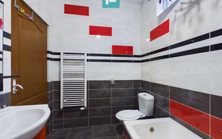 Apartament la casă - 3 camere, Pârneava - Poză 15