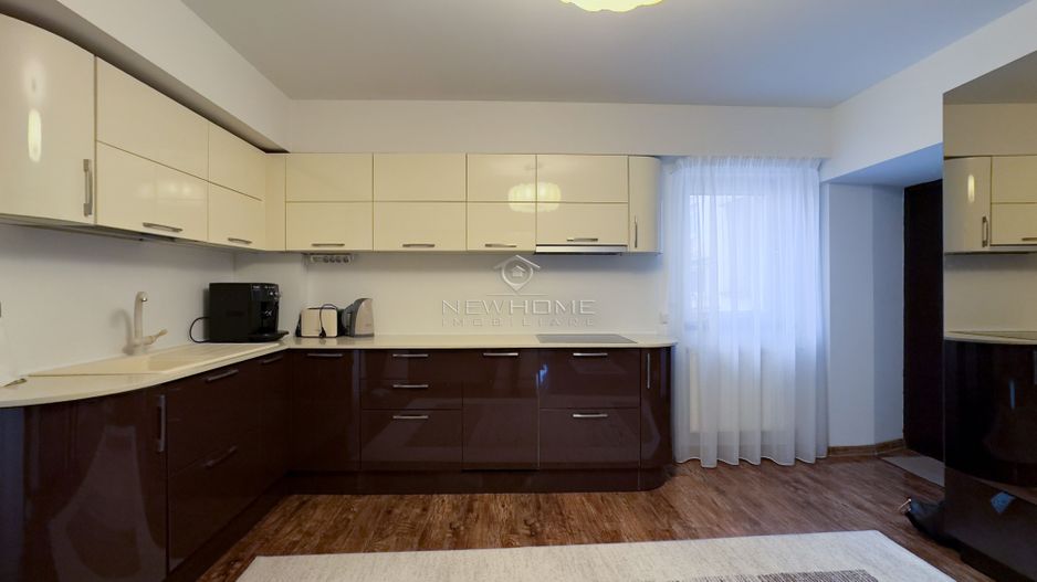 Apartament cu 3 camere, Parcare, P-ta Cipariu  zona Central - Poză 8