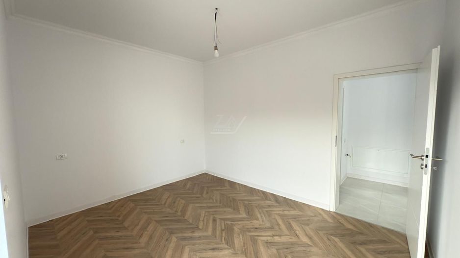 Asfalt. Loc de parcare. - Poză 11