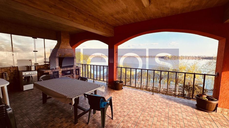 VILA DE VANZARE PE LAC | CREVEDIA | 7 CAMERE - Poză 12