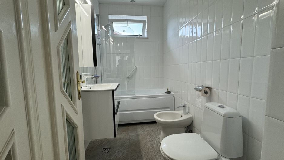 Am redus pretul - Casa deosebita pe 3 nivele in zona linistita - Poză 10