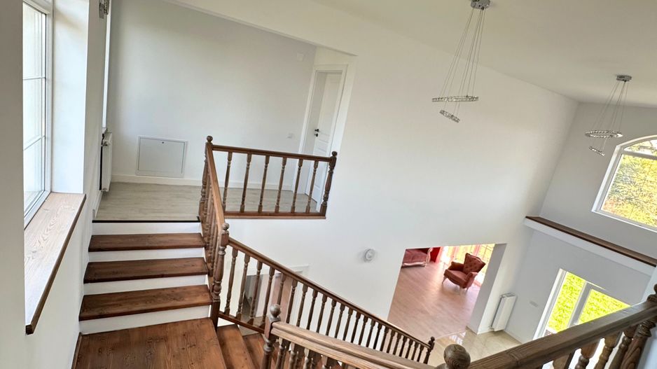 Vânzare casă 5 camere nouă elegantă și spațioasă în Hărman - Poză 17