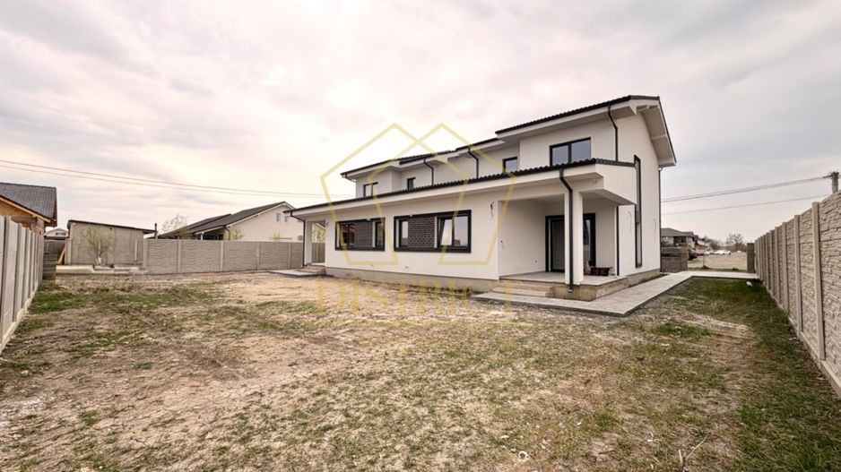 Duplex cu 4 camere, despărțit prin camera tehnica | Mosnita Veche - Poză 13