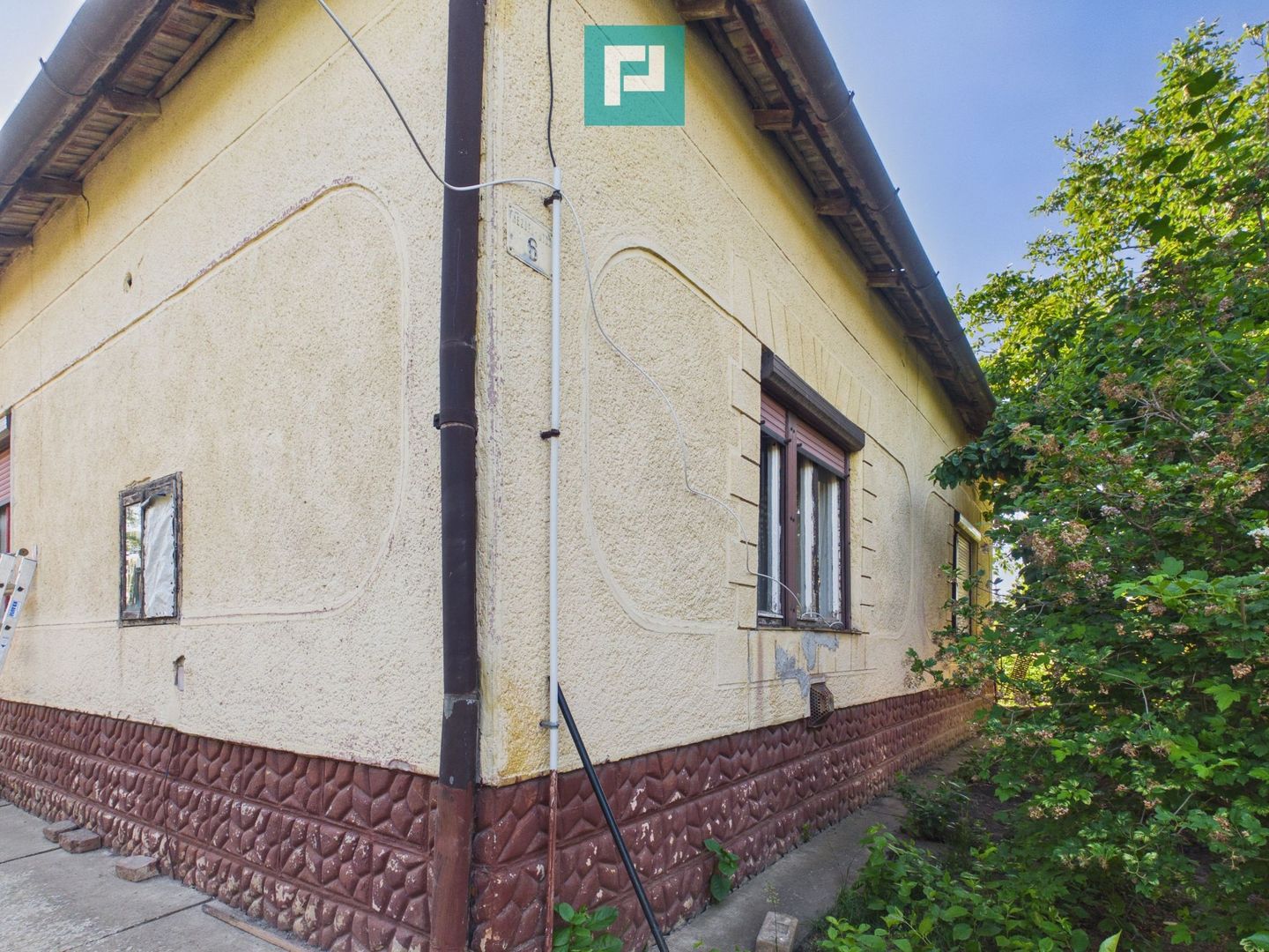 Casă cu 3 camere și 2646 mp teren în Dombegyhaz - Poză 2