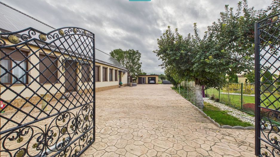 Casă exclusivistă cu 4 camere, în Secusigiu, Arad - Poză 2