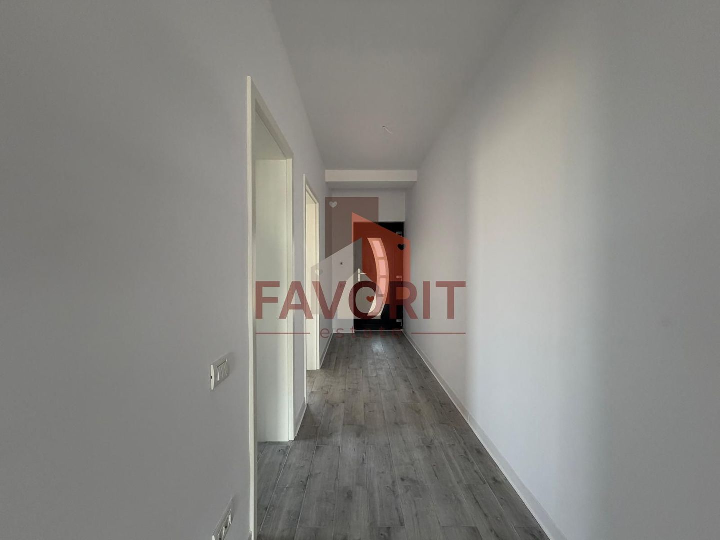 Duplex despartit | 5 camere | Garaj | Finisaje premium | 3 bai |Asfalt - Poză 7