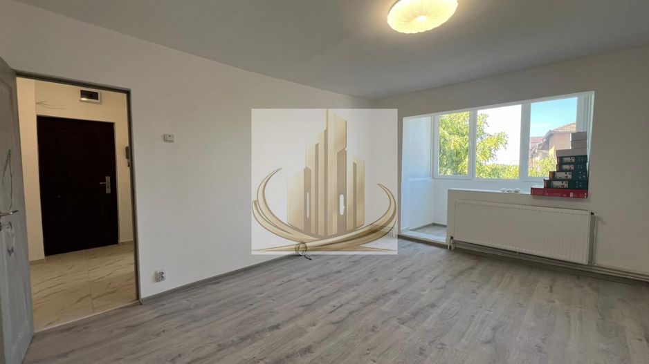 Ap 2 cam| Renovat integral | Etaj Intermediar | Shopping City | Turist - Poză 1