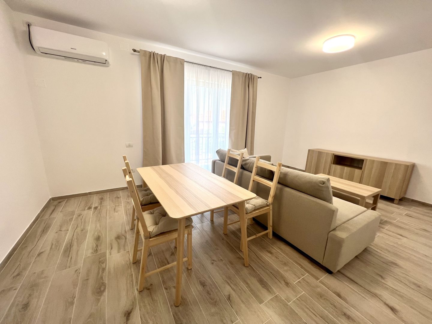 APARTAMENT CU LOC DE PARCARE - Poză 1