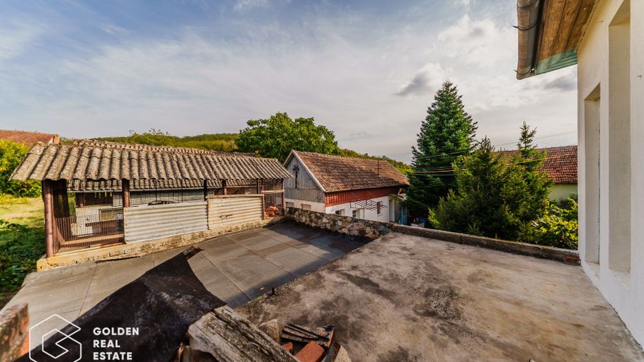 Vila superba, P+E,  Cuvin, 9 camere, 200 mp si teren 1300 mp plus anexa 3 camere - Poză 37