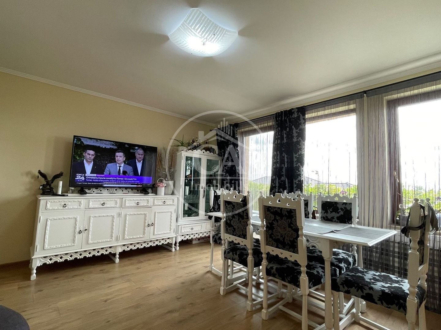 Casa de vanzare cu 3 camere tip duplex in zona Rogerius Oradea - Poză 3