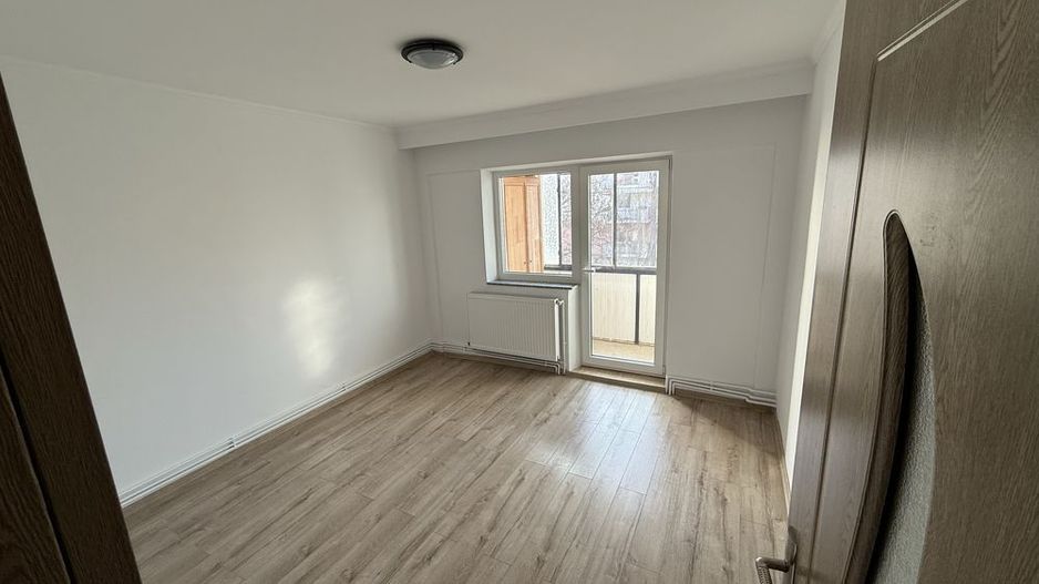 Apartament Carpati 2-Etaj 2-Mijloc - Poză 1