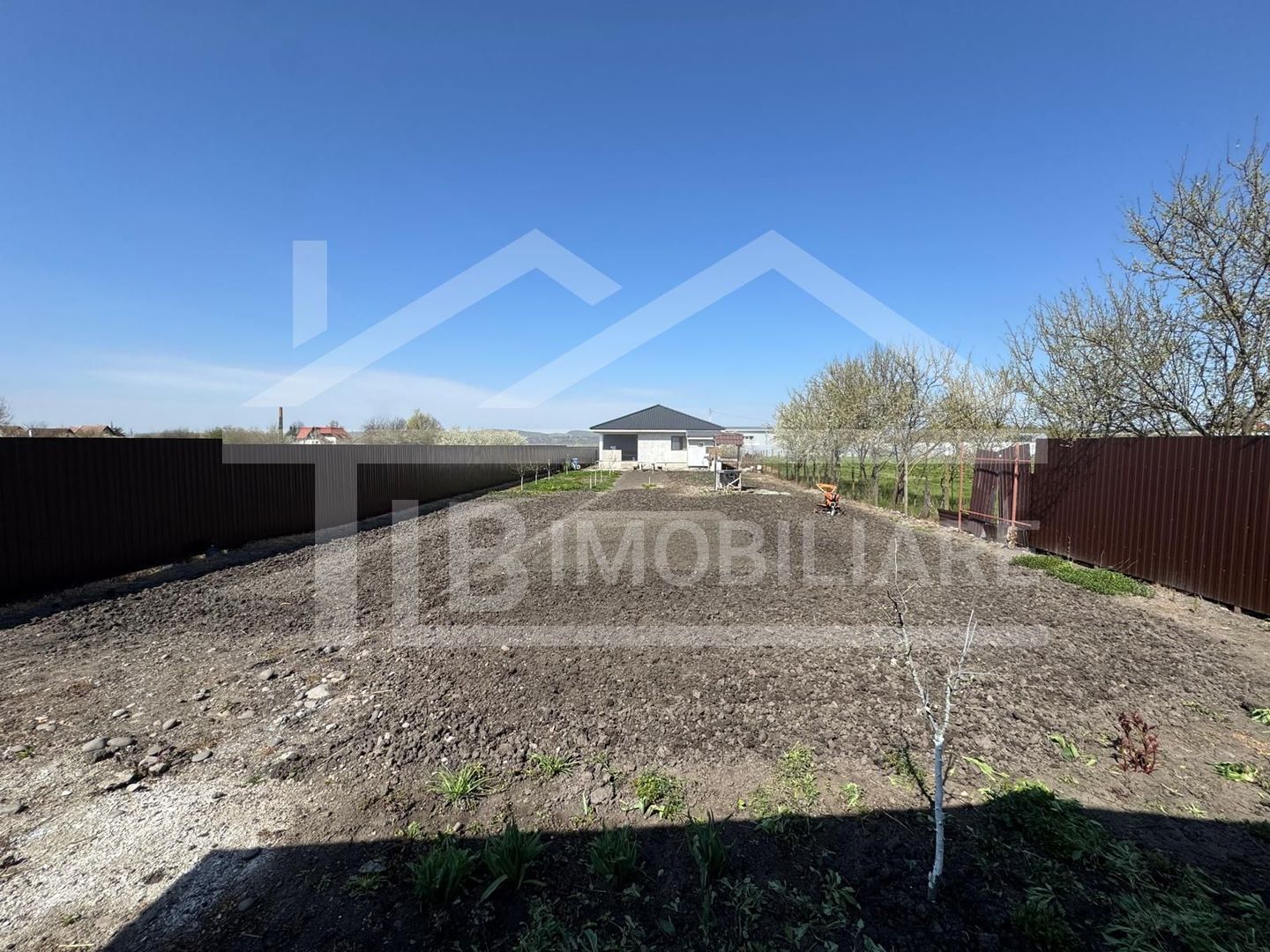 Casa individuala, 200 mp utili, 1399 mp teren, Zona Ernei - Poză 21