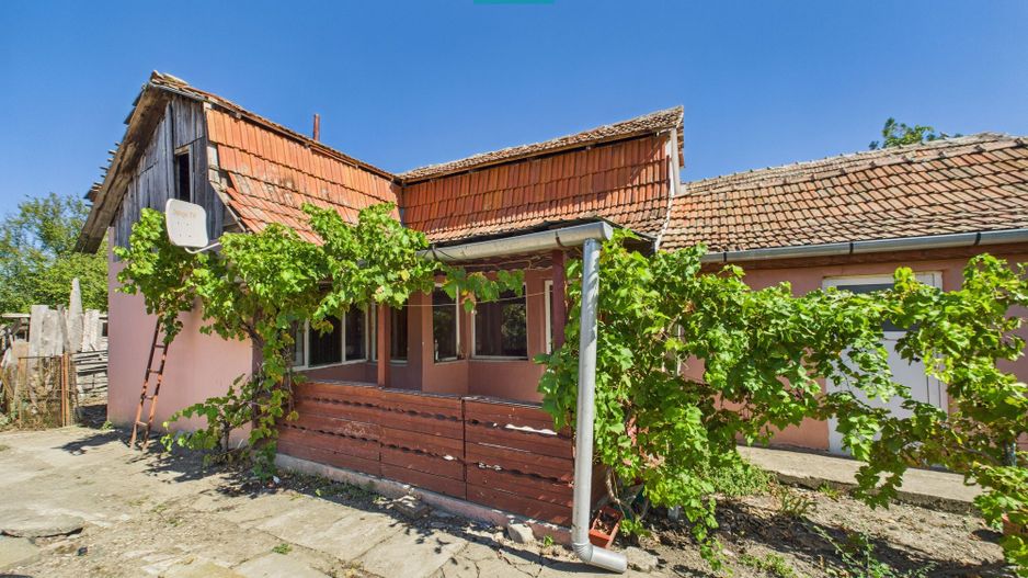 Casă și teren în Moravița, Timiș-poziție excelentă - Poză 1