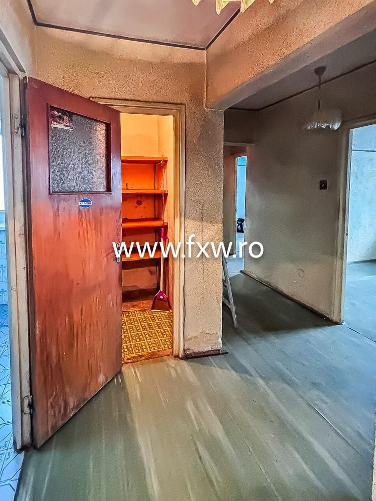 Apartament spațios de 3 camere, decomandat, langa metrou - Poză 6