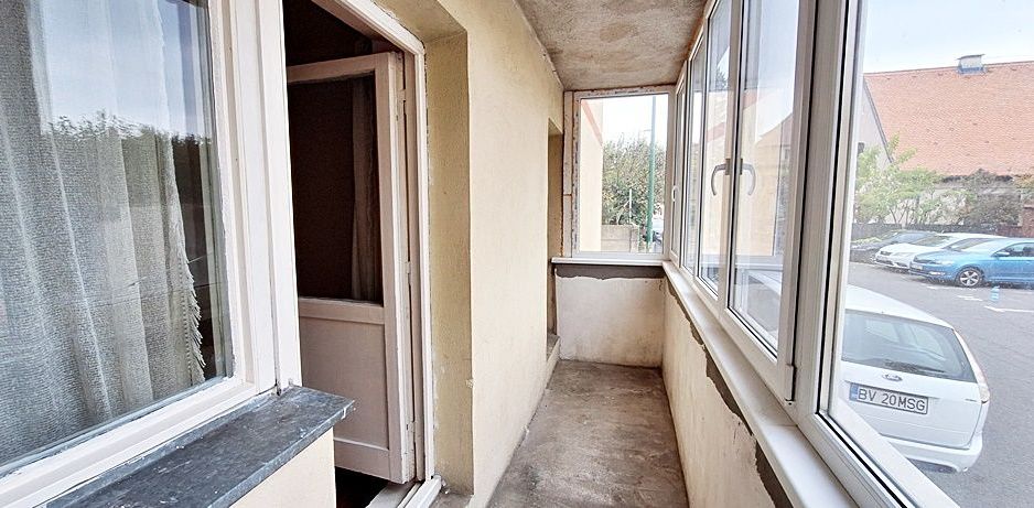 Central, la poalele Dealului Cetatii, apartament cu doua camere, 107000 euro - Poză 3