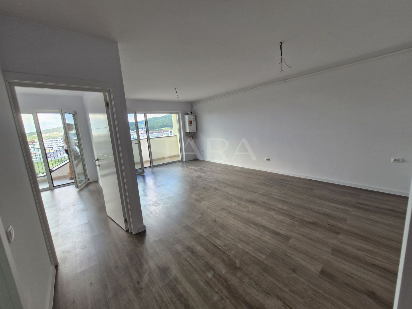 Apartament cu 2 camere, balcon 10 mp, parcare subterană inclusă. - Poză 1