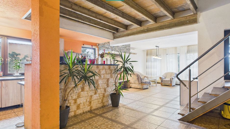 Casă individuală spațioasă, la 10 km de Timișoara - Poză 8