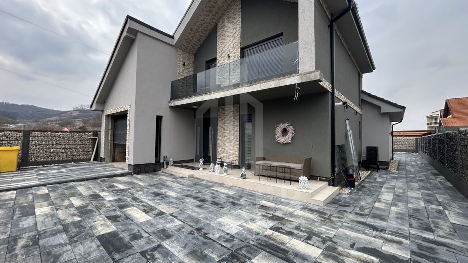 Casă de vânzare în Mediaș | Piscină | Panouri Fotovoltaice - Poză 9