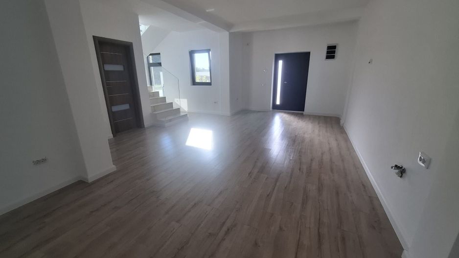 Vila individuala SUPERBA Tunari, ZONA BUNA, TOATE utilitatile - Poză 6