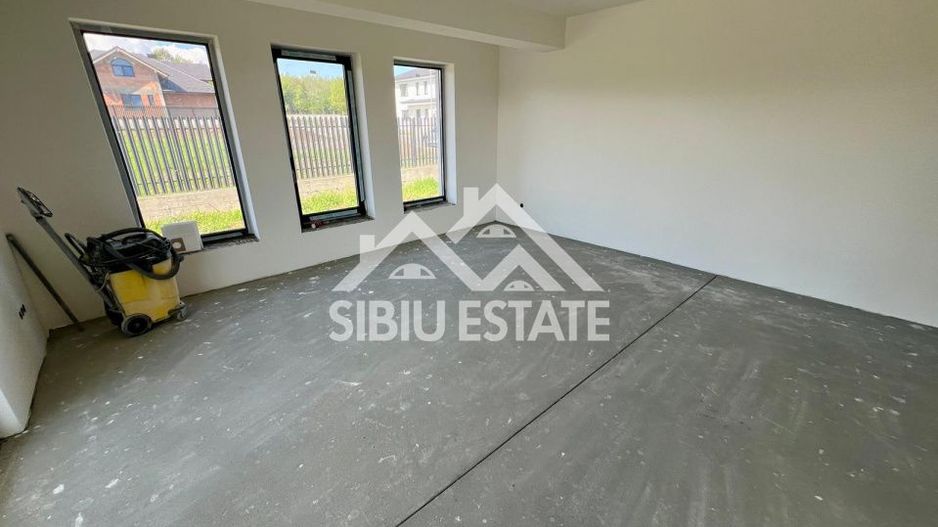 Casa individuala generoasa 5 camere, carport si pivnita curte 500 mp - Poză 9