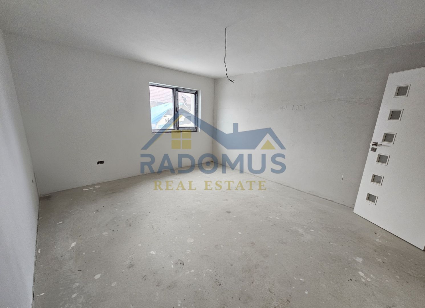 Vila Tătărani - 280 mp utili - 500 mp Teren - 8 Camere + 4 Băi - Poză 17