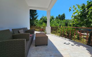 Casa eleganta cu tavane inalte si gradina superba - Poză 6