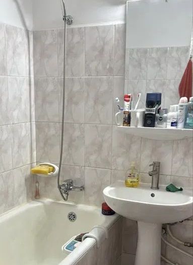 OFERTĂ! 2 camere decomandat, etaj 1/4, bloc izolat, zona Berceni - Poză 4