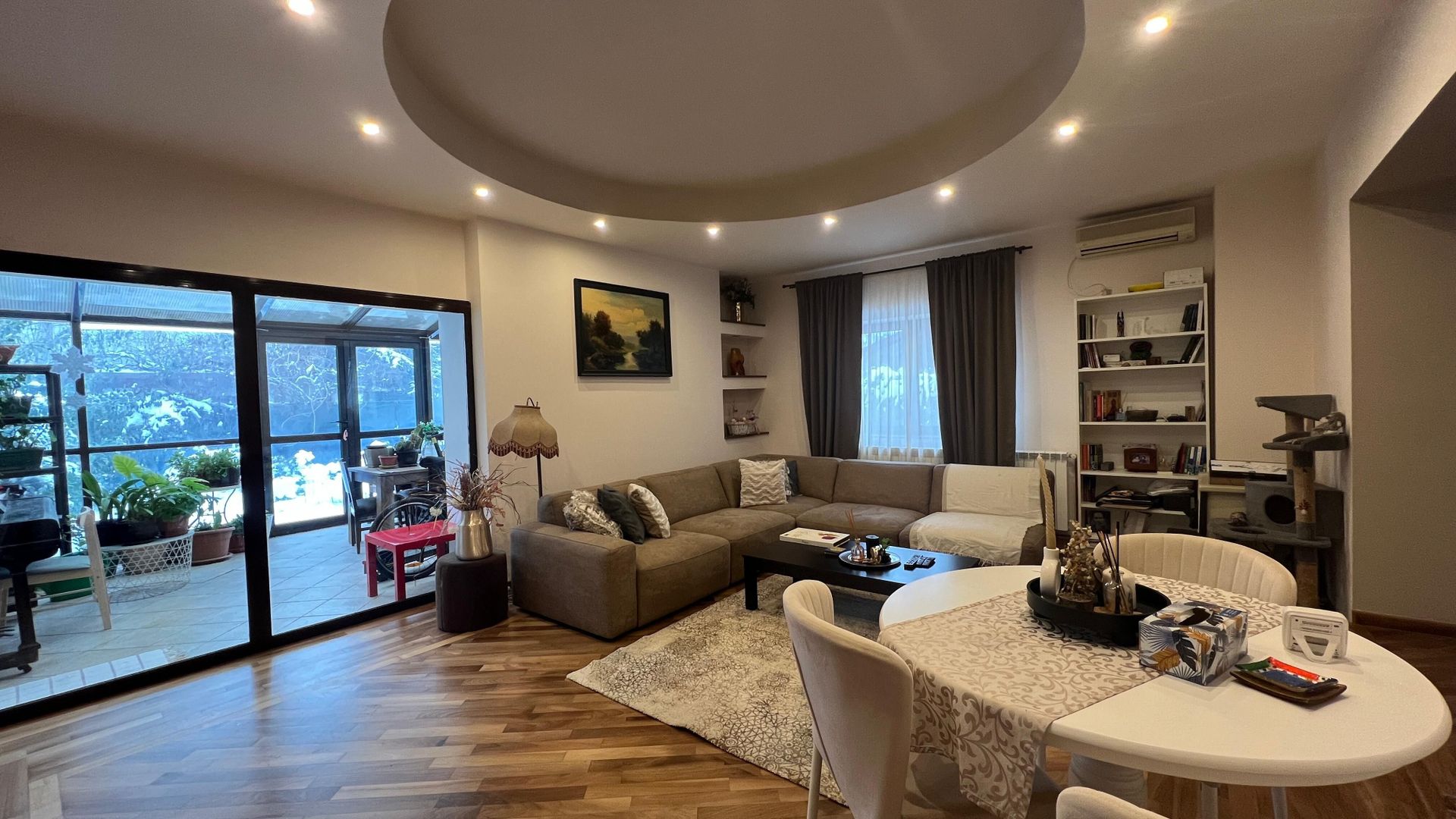 Vila Damaroaia - langa lacul Grivita - Poză 5