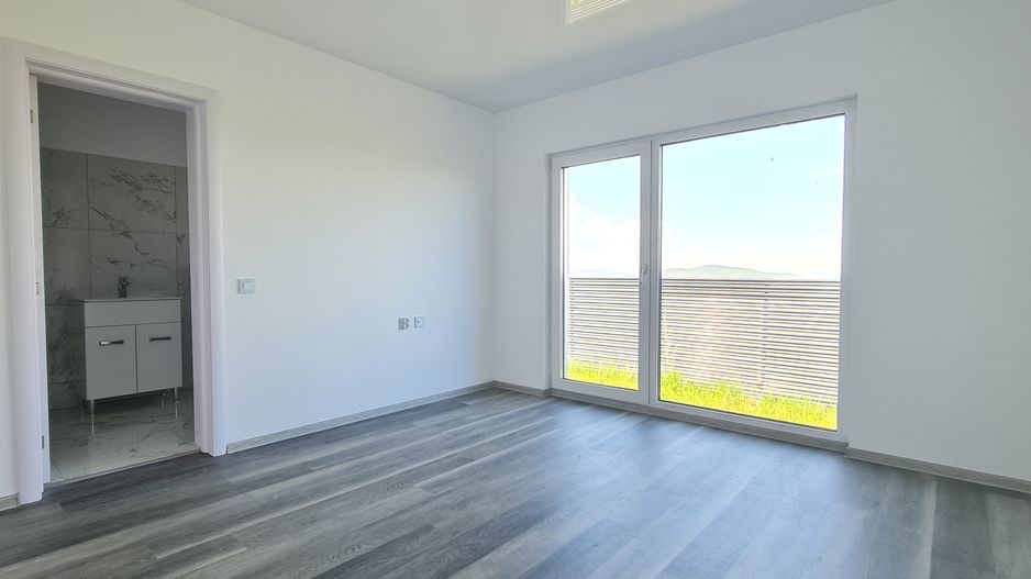 Casa 4 camere un nivel finalizata intabulata cartier Izvor Tarlungeni - Poză 3