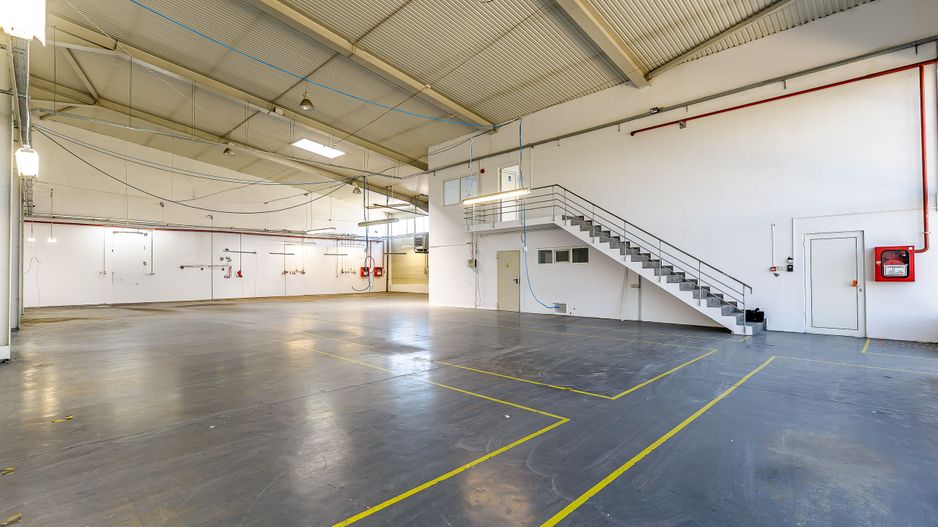 Hală industrială ideală pentru producție sau showroom în Arad 553mp - Poză 6