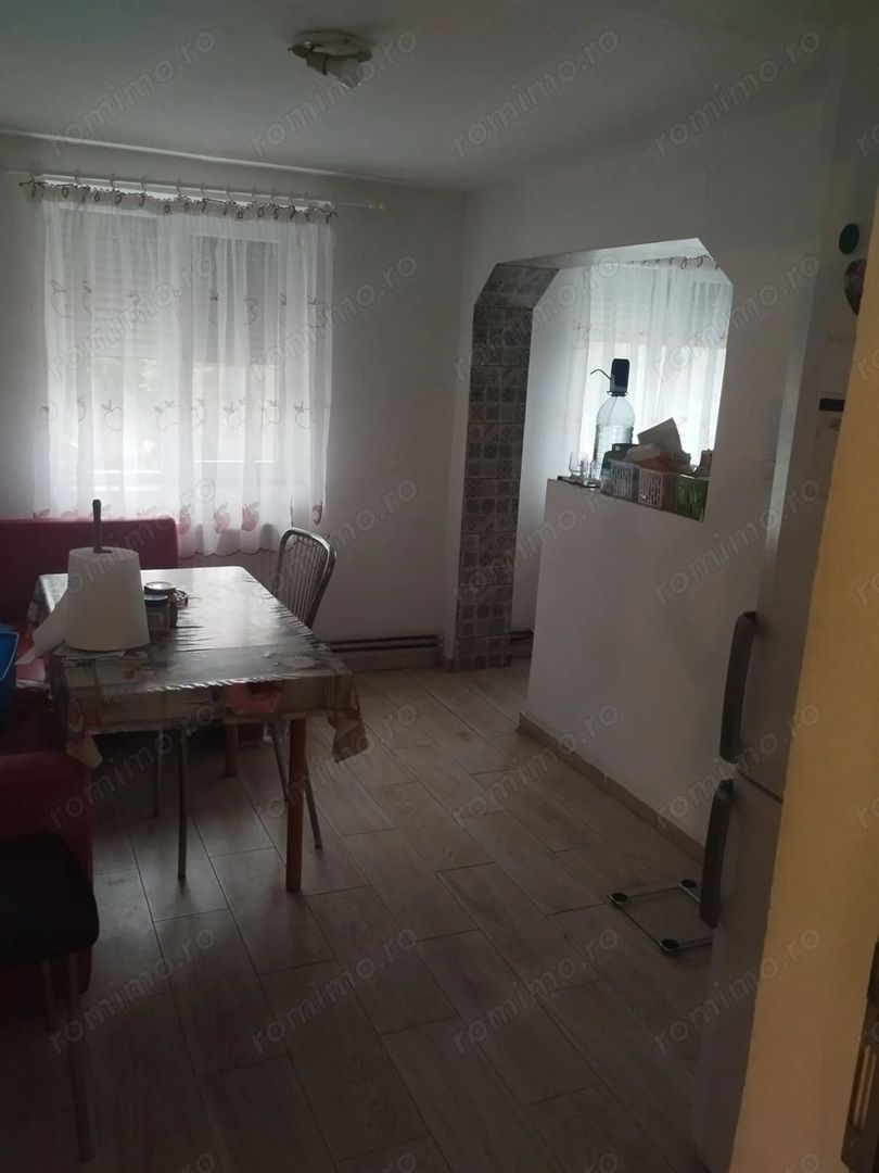 Casă de vânzare cu teren 920 mp - Poză 8
